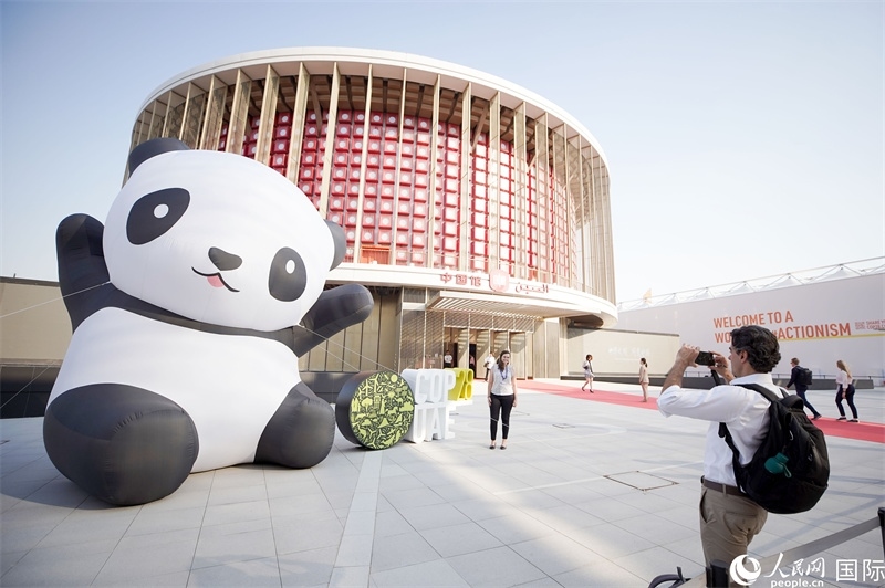 聯(lián)合國(guó)氣候變化迪拜大會(huì)中國(guó)角舉辦的氣候行動(dòng)漫畫展。人民網(wǎng)記者 任皓宇攝