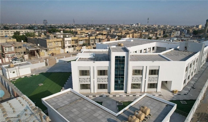 已經(jīng)完工的伊拉克瓦西特省第20號(hào)學(xué)校。該學(xué)校為合院式全功能建筑，包括教學(xué)樓，圖書(shū)室，實(shí)驗(yàn)室，保衛(wèi)室等。 趙沖攝