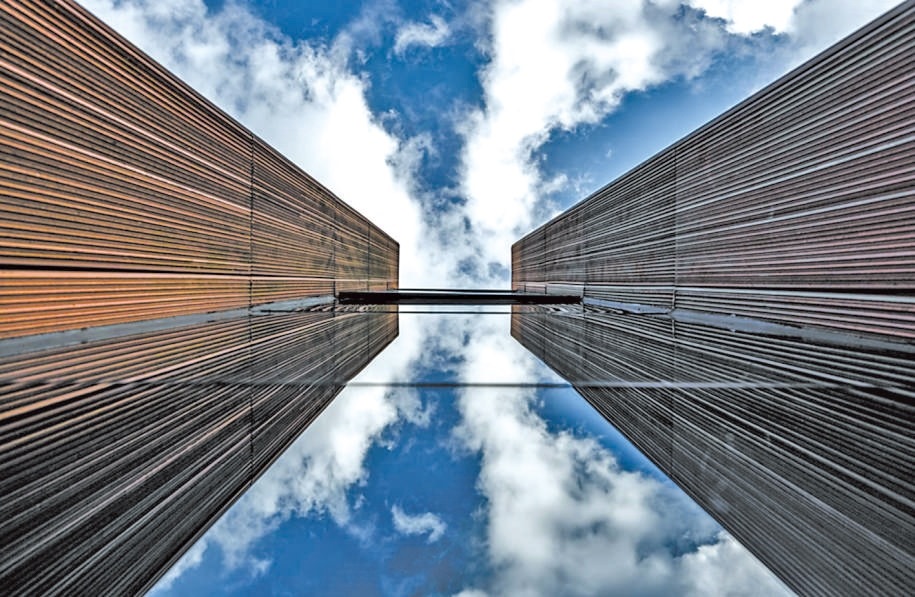  開放共享 今年9月，改造升級后的上海凝聚力工程博物館開門迎客。博物館大廳公共區(qū)域在功能提升、資源整合后，釋放更多公共服務(wù)空間，帶給市民更多新體驗。 上海某餐廳法國籍廚師 邁克爾·溫德林?jǐn)z