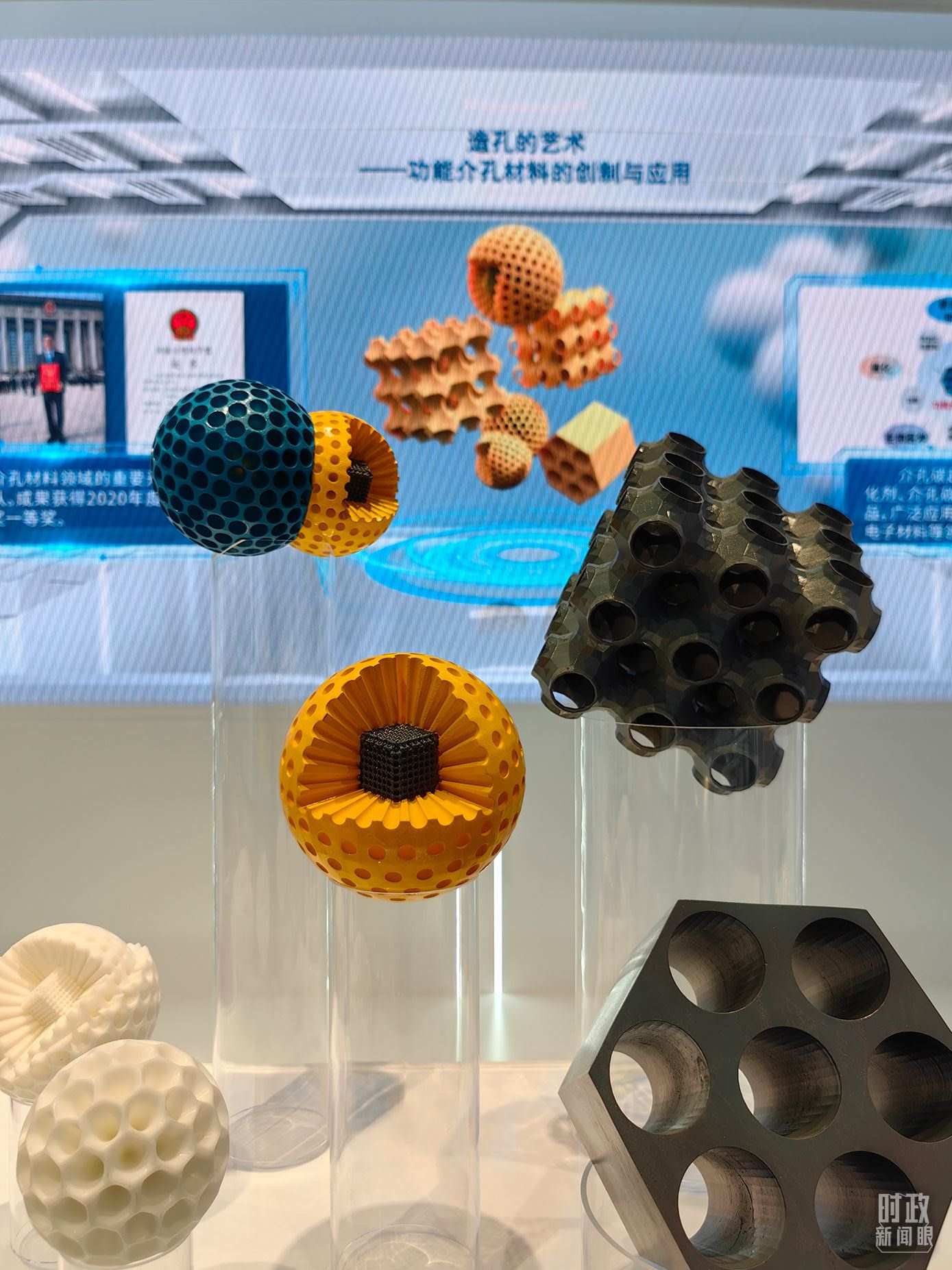 △上?？萍紕?chuàng)新成果展。（總臺(tái)央視記者段德文拍攝）