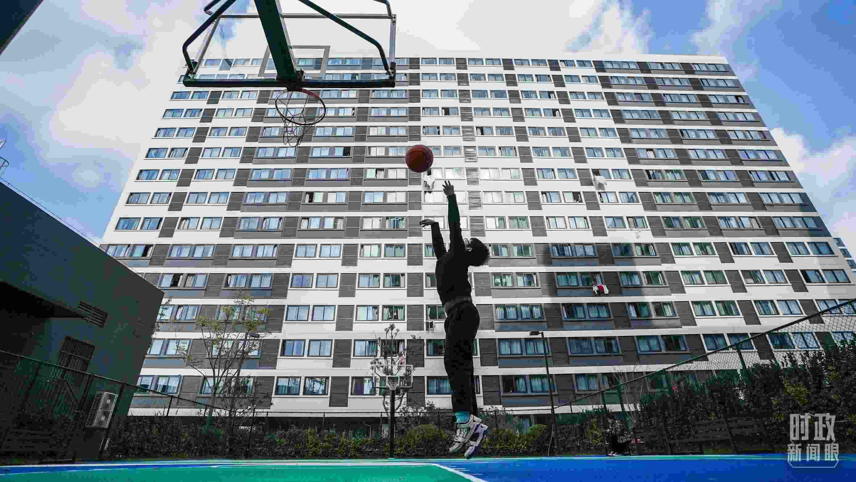 △上海市閔行區(qū)新時(shí)代城市建設(shè)者管理者之家。（總臺(tái)國(guó)廣記者李晉拍攝）