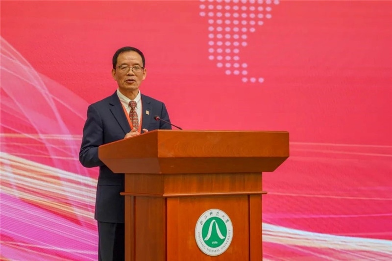 國務(wù)院學位委員會區(qū)域國別學學科評議組秘書長、浙江師范大學非洲研究院（非洲區(qū)域國別學院）院長劉鴻武致辭。主辦方供圖