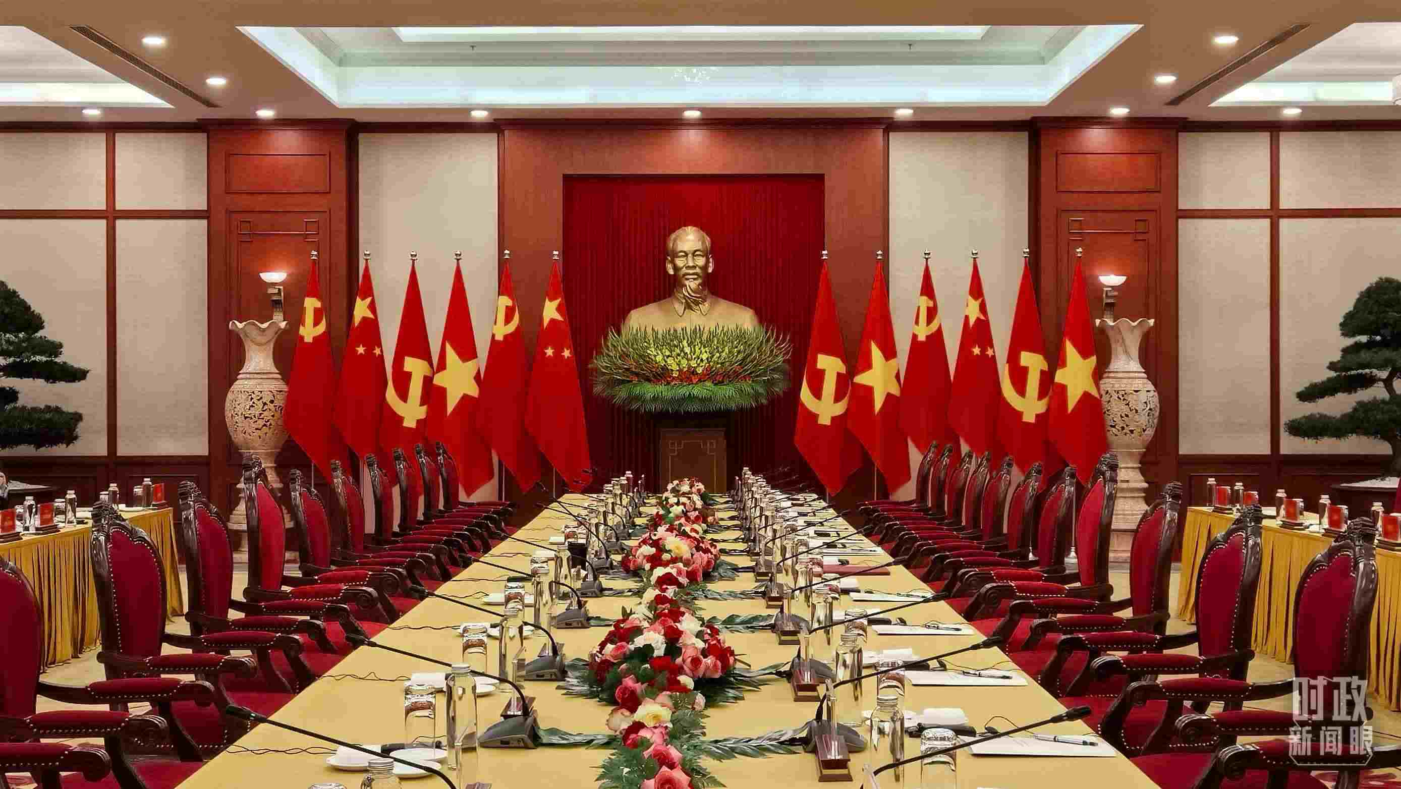 △當(dāng)?shù)貢r(shí)間12月12日下午，習(xí)近平在這里與阮富仲舉行會(huì)談，這是會(huì)談開始前的場(chǎng)景。（總臺(tái)央視記者邢彬拍攝）