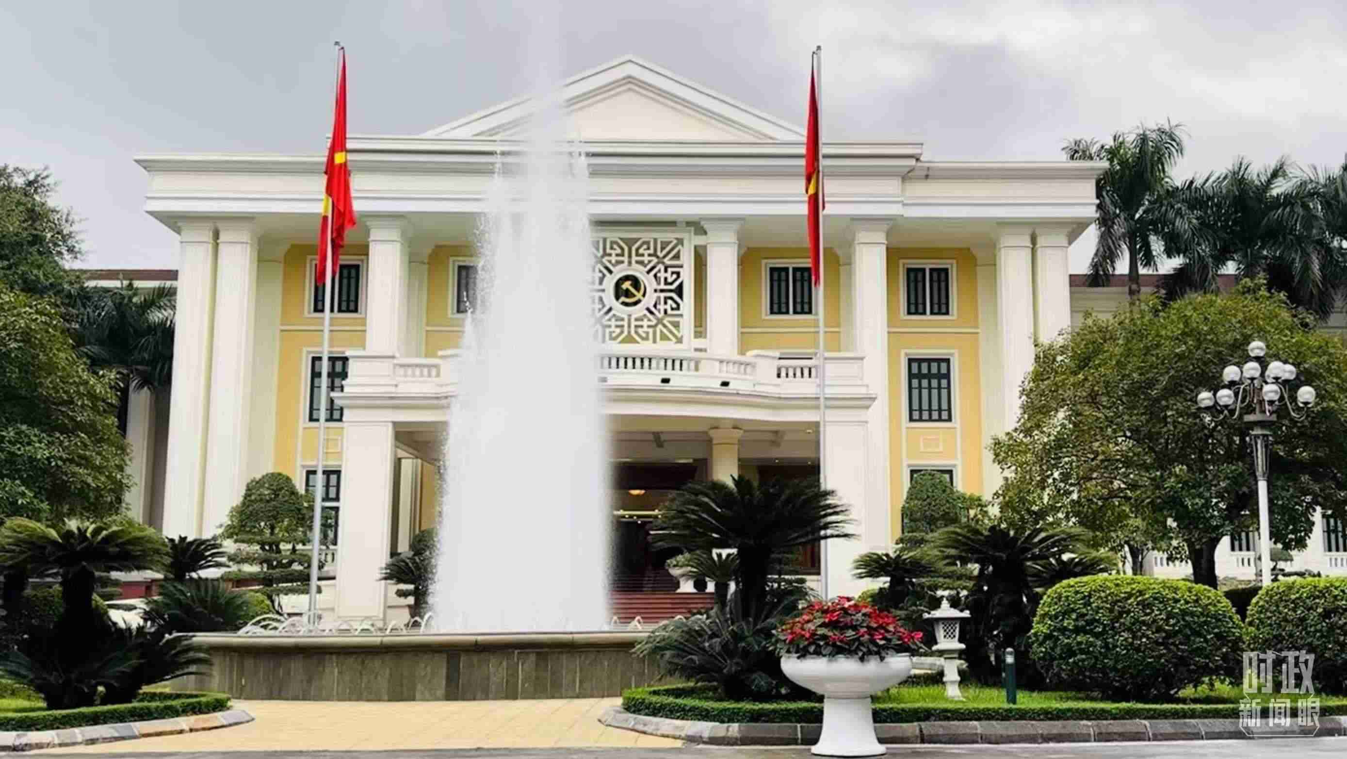 △越共中央駐地。當(dāng)?shù)貢r(shí)間12月12日下午，習(xí)近平在這里同阮富仲舉行會(huì)談。（總臺(tái)央視記者范一鳴拍攝）