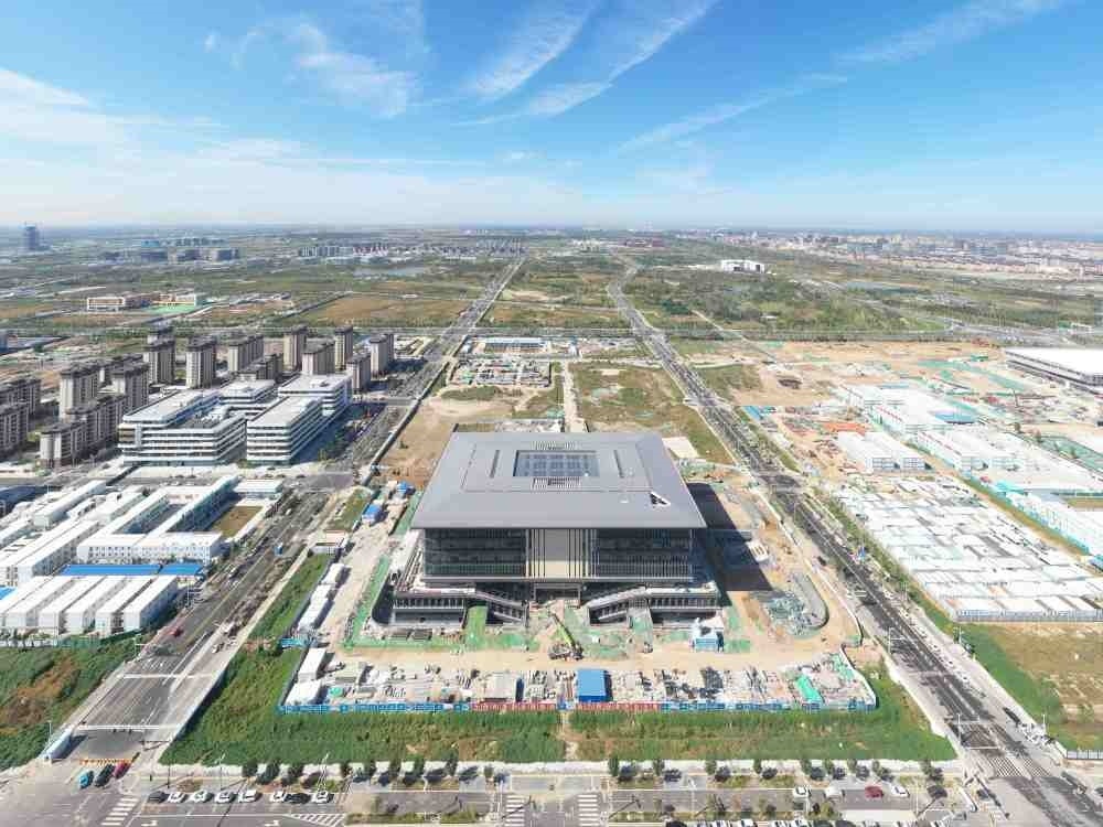 這是雄安新區(qū)大學(xué)園圖書館（2023年10月1日攝，無人機(jī)照片）。新華社記者 朱旭東 攝