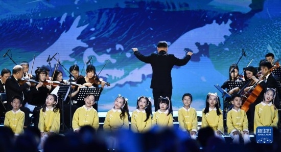 12月16日拍攝的第五屆海南島國(guó)際電影節(jié)開幕式現(xiàn)場(chǎng)。