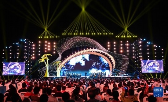 12月16日拍攝的第五屆海南島國(guó)際電影節(jié)開幕式現(xiàn)場(chǎng)。