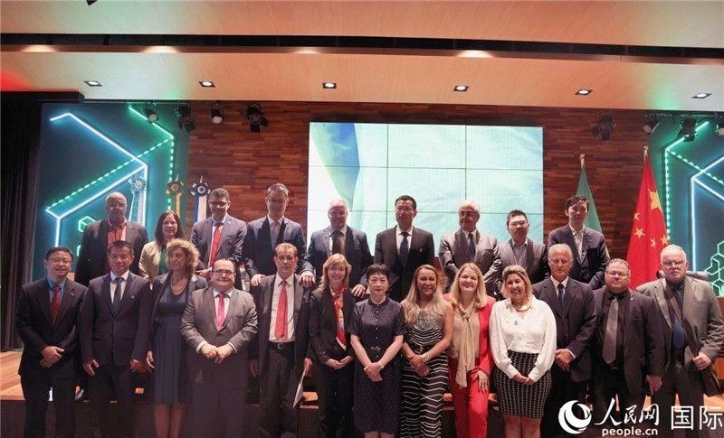 與會嘉賓合影留念。人民網(wǎng)記者 時(shí)元皓攝