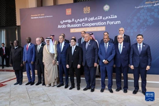 12月20日，與會代表在摩洛哥南部城市馬拉喀什舉行的第六屆阿拉伯-俄羅斯合作論壇上合影。新華社記者霍晶攝