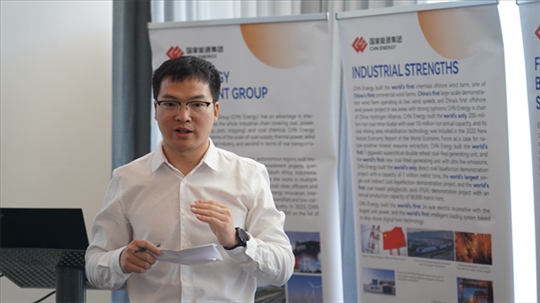 龍?jiān)垂敬戆l(fā)言致辭。 人民網(wǎng) 張茜攝