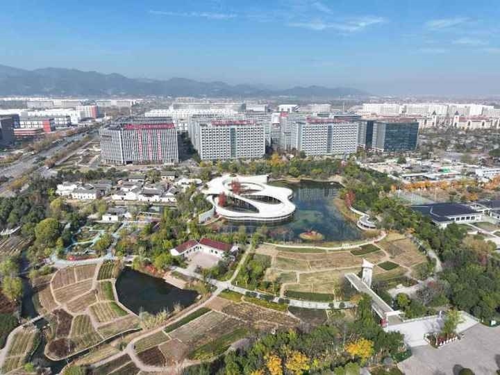 有機(jī)更新后的義烏城西街道橫塘村俯瞰圖。義烏城西街道供圖