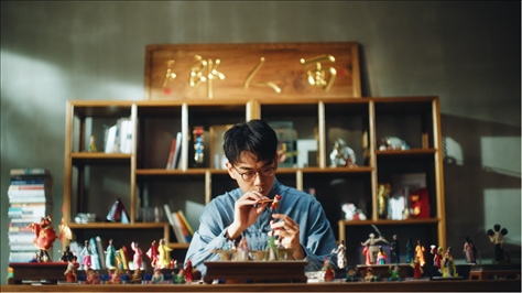 郎佳子彧通過短視頻直播，讓更多人關(guān)注并喜歡捏面人。受訪者供圖