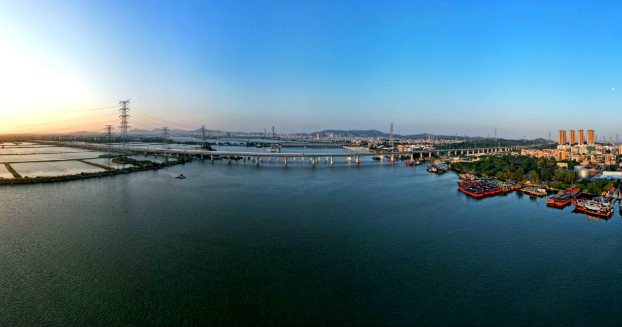 汕汕鐵路練特江大橋。國(guó)鐵集團(tuán)供圖