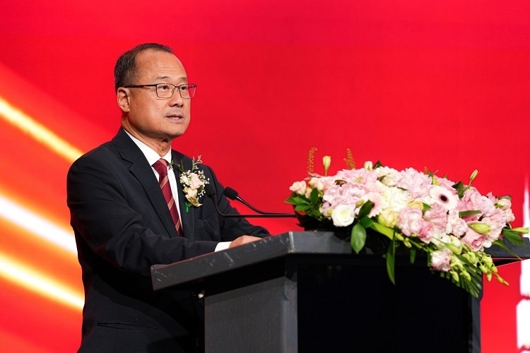 第十四屆全國(guó)政協(xié)常委、香港中華總商會(huì)會(huì)長(zhǎng)蔡冠深致辭。阿聯(lián)酋中華工商總會(huì)供圖