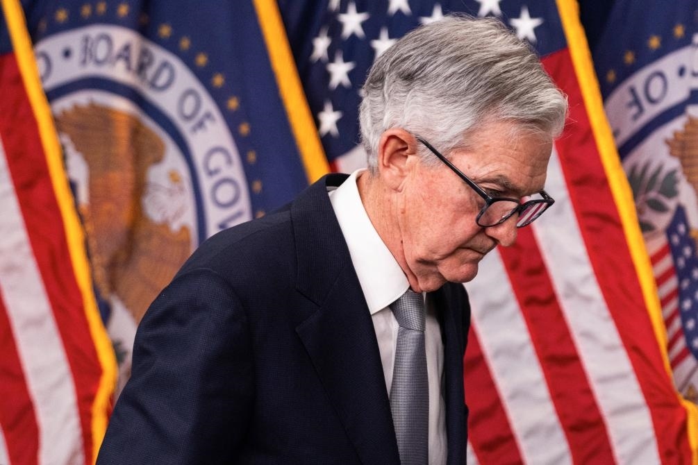 11月1日，美國聯(lián)邦儲備委員會主席鮑威爾在華盛頓出席記者會。新華社發(fā)（亞倫攝）