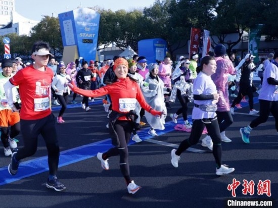 2023杭州馬拉松現(xiàn)場。肖健 攝