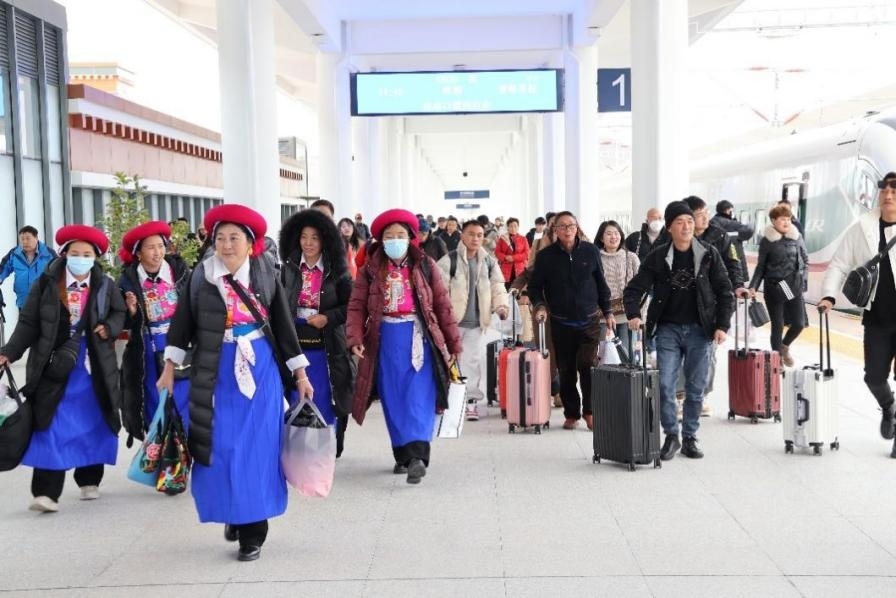 麗香鐵路開通滿月，累計(jì)發(fā)送旅客超18萬人次。受訪方供圖