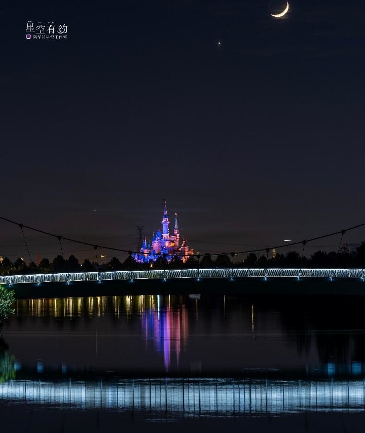 上海星空攝影愛(ài)好者陳悅?cè)A2023年5月23日在上海浦東拍攝的金星伴月。（本人供圖）