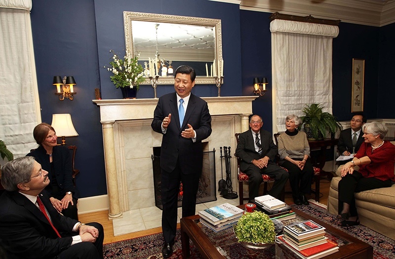 習(xí)近平2012年訪美時與老朋友敘舊場景。