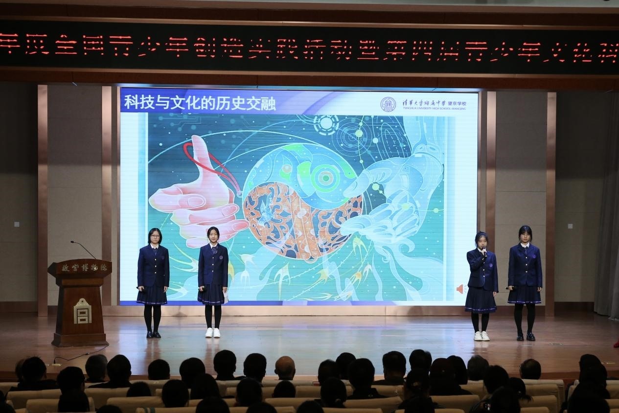 學(xué)生展示作品。主辦方供圖