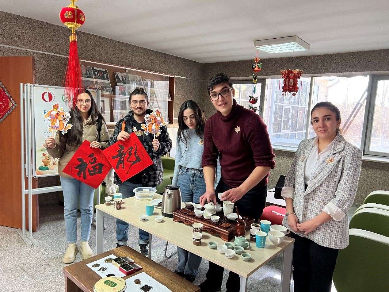 茶藝表演體驗。中東技術大學孔院供圖