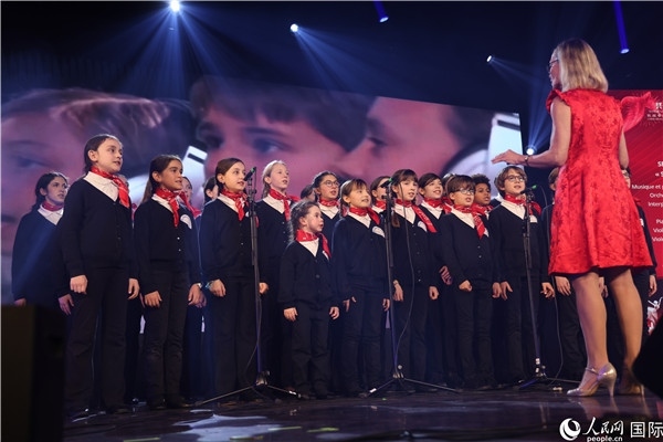 法國寶麗聲童聲合唱團(tuán)演唱《假如我去中國》。人民網(wǎng)記者 尚凱元攝