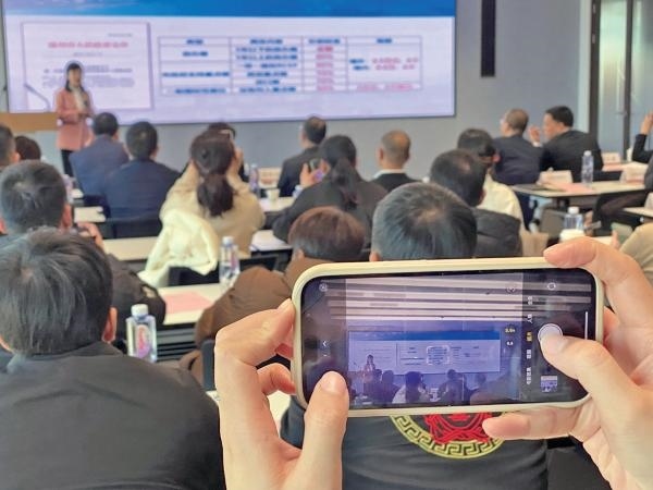 1月2日，“百團(tuán)千企出海拓市場(chǎng)增訂單”行動(dòng)啟動(dòng)。蔣文廣 攝