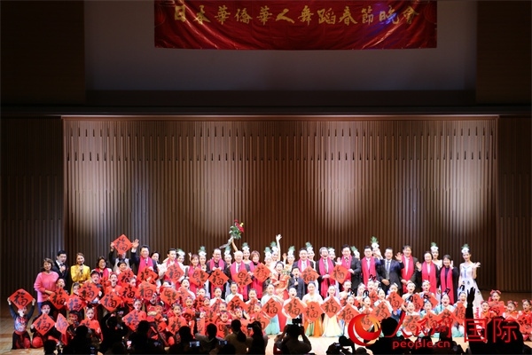 演職人員與嘉賓合影。人民網(wǎng) 許可攝