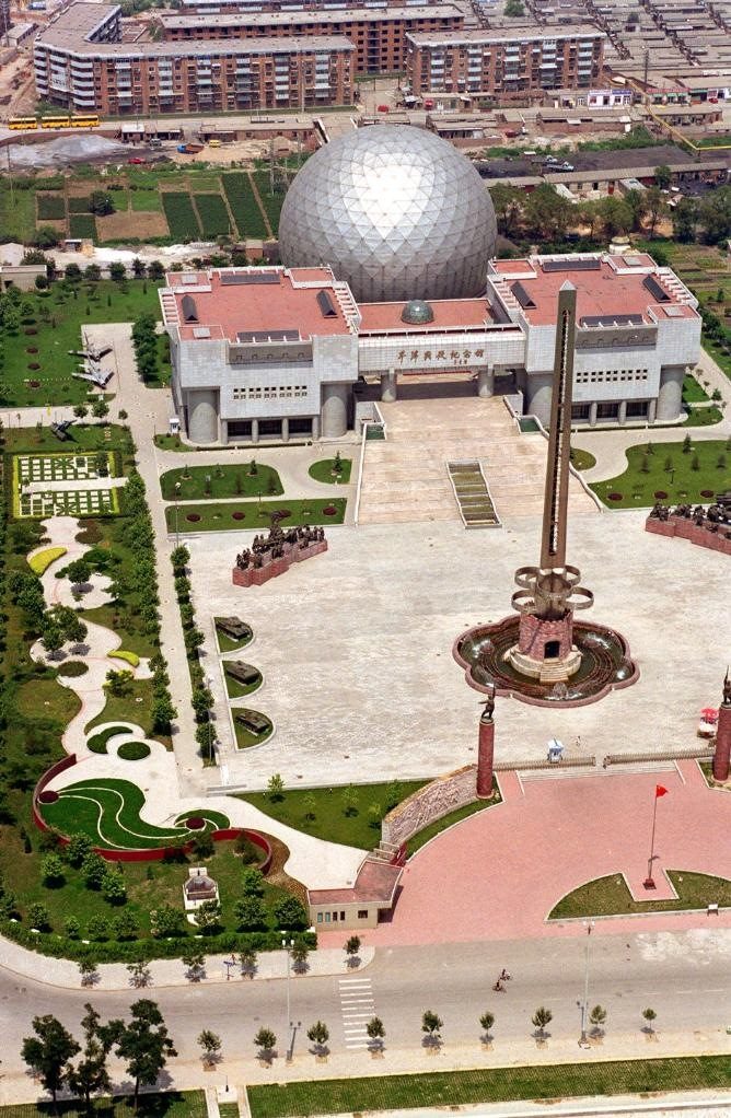 這是1999年從空中拍攝的平津戰(zhàn)役紀念館。