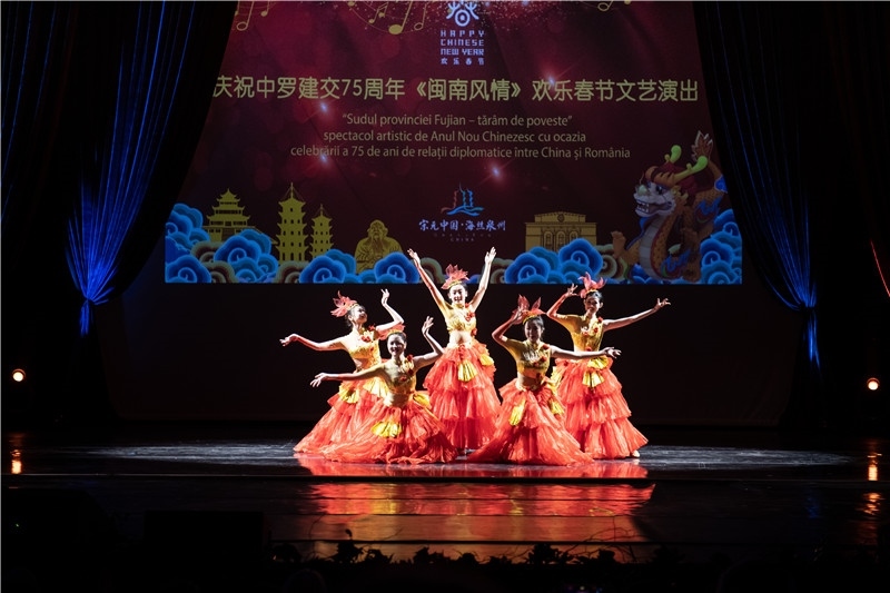 圖為舞蹈《刺桐花開》。 中國駐羅大使館文化處供圖。