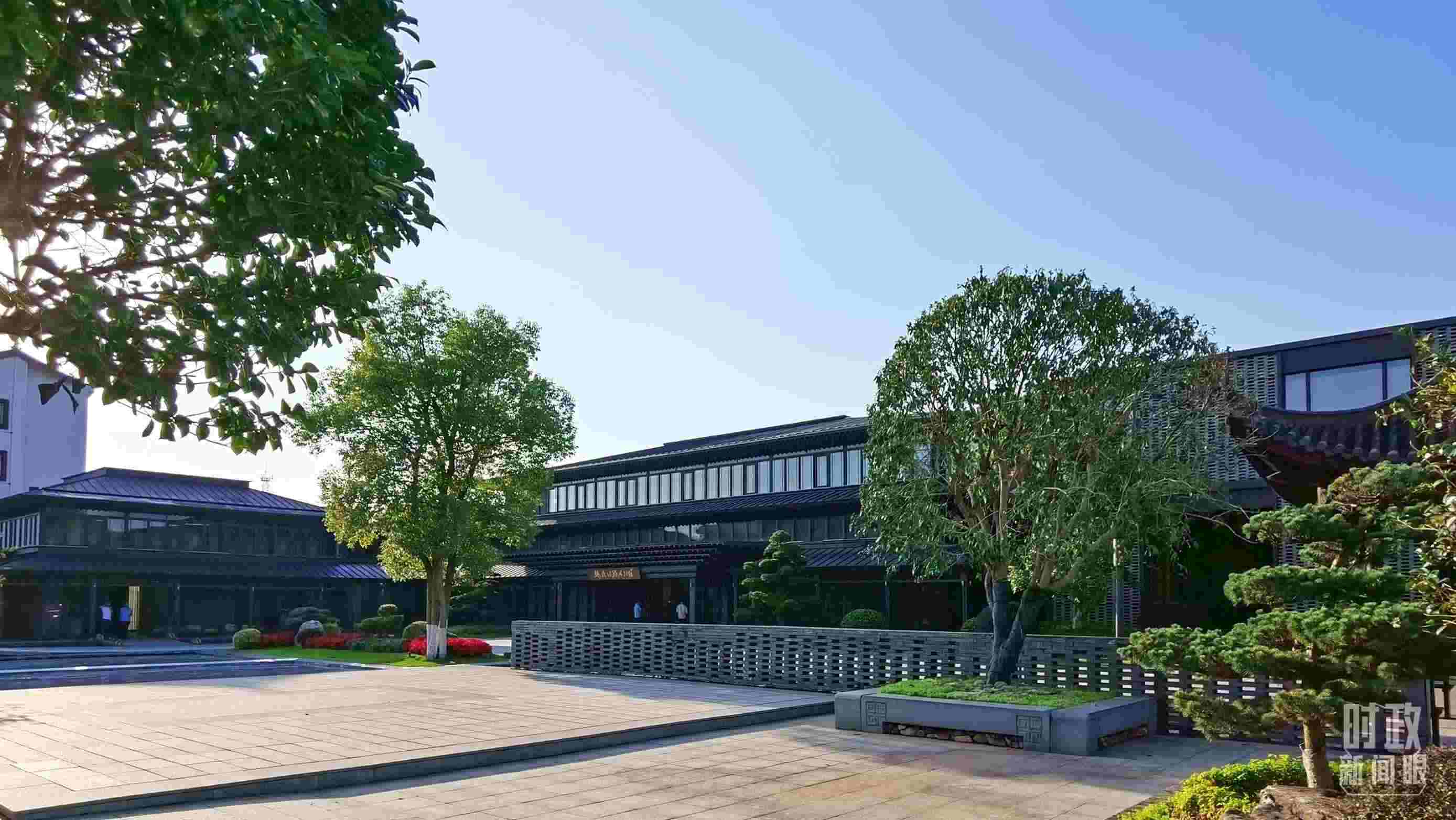 △楓橋經(jīng)驗陳列館。2023年9月，習(xí)近平來到這里考察，強(qiáng)調(diào)要發(fā)展好新時代“楓橋經(jīng)驗”。（總臺央視記者陳漢章拍攝）