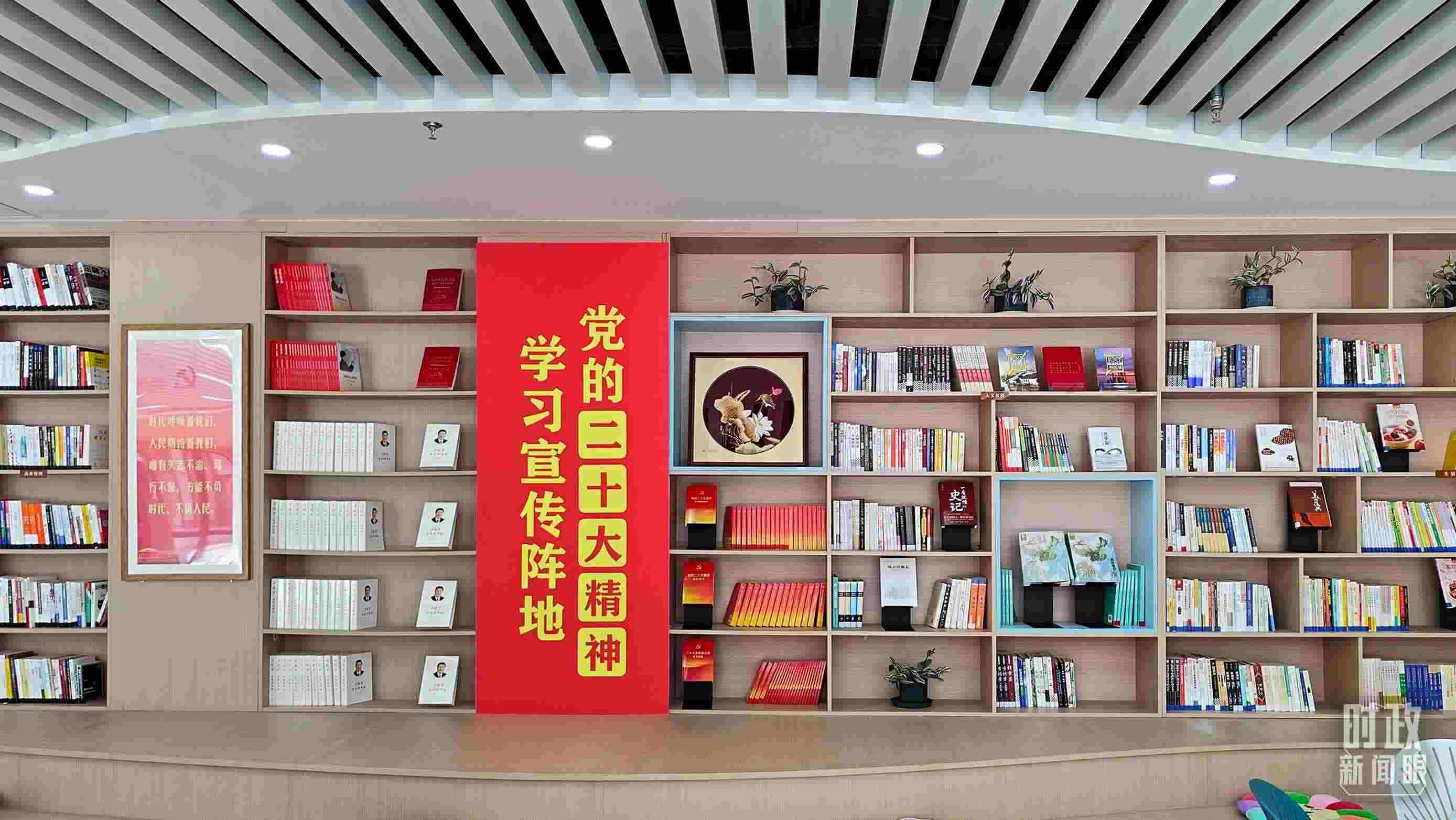 △雄安新區(qū)南文營社區(qū)黨群服務(wù)中心。2023年5月，習(xí)近平在這里強(qiáng)調(diào)要構(gòu)筑新時代宜業(yè)宜居的“人民之城”。（總臺央視記者楊立峰拍攝）