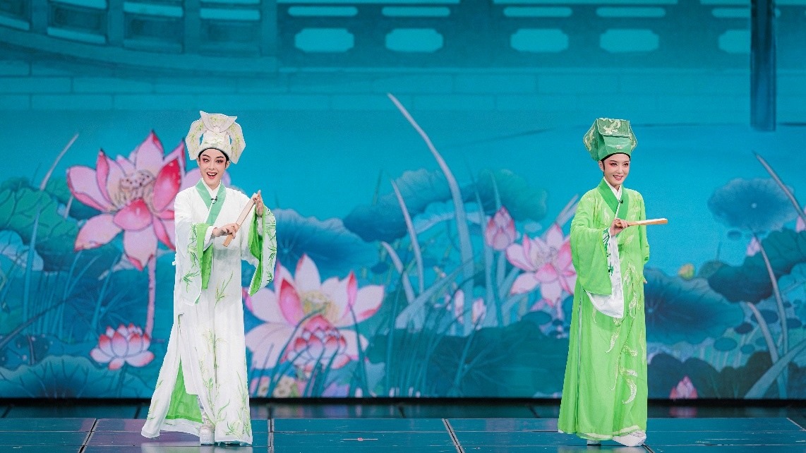 青年越劇演員陳麗君、李云霄彩排現(xiàn)場。主辦方供圖