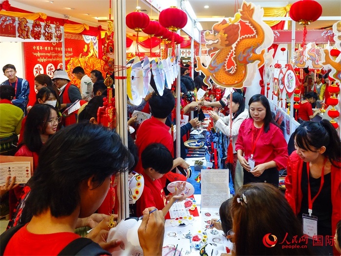 活動(dòng)現(xiàn)場(chǎng)氣氛熱烈。人民網(wǎng)記者 謝佳君攝