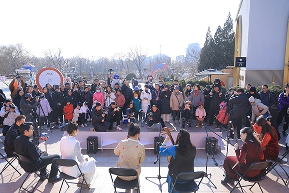 中國音樂學(xué)院“國樂快閃”演出。學(xué)校供圖