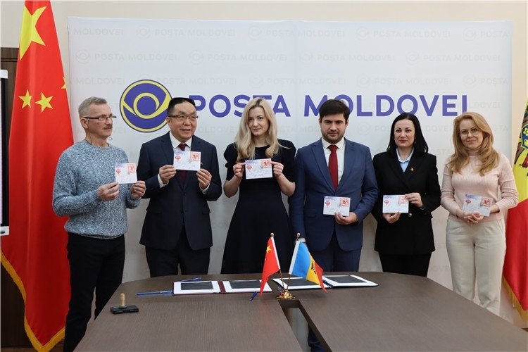 摩爾多瓦首發(fā)龍年生肖郵票。中國(guó)駐摩爾多瓦大使館供圖