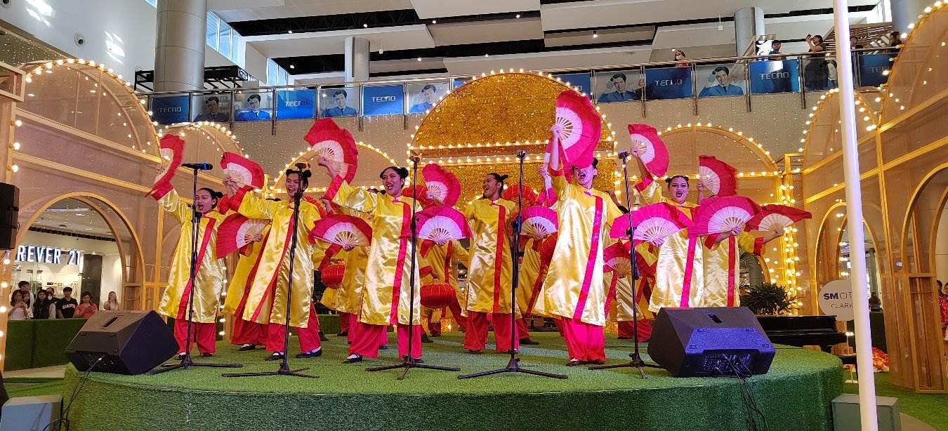 開幕式上活力四射的文藝節(jié)目引得觀眾陣陣喝彩。紅溪禮示大學(xué)孔子學(xué)院 供圖