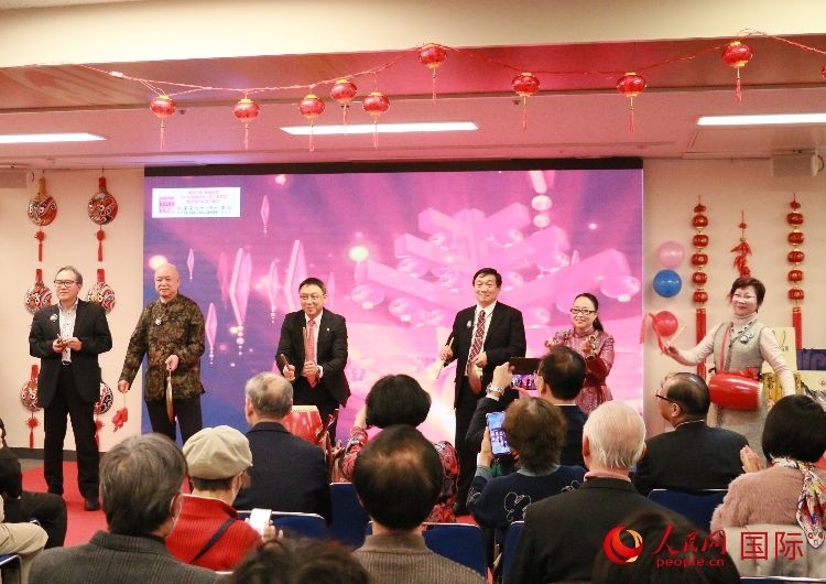 打擊樂合奏《春節(jié)序曲》。人民網(wǎng) 許可攝