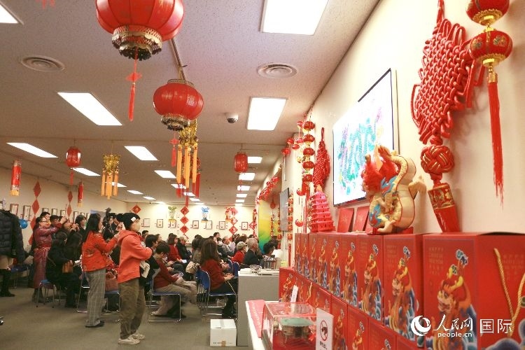 現(xiàn)場洋溢著濃郁的新春氛圍。人民網(wǎng) 許可攝