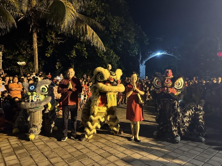 舞獅表演。巴陵康孔子學院供圖