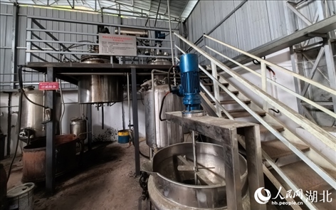 壩漆工業(yè)化量產(chǎn)設(shè)備。人民網(wǎng)記者 周雯攝