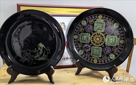 壩漆工藝品。人民網(wǎng)記者 周雯攝