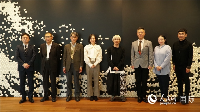 主辦方與嘉賓合影。人民網(wǎng) 蔣曉辰攝