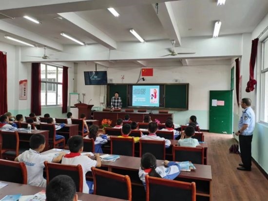 安全知識宣傳進校園。將樂縣農(nóng)業(yè)農(nóng)村局供圖