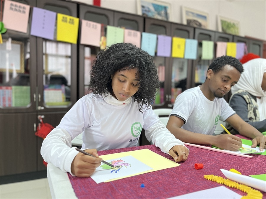 亞的斯亞貝巴大學孔子學院“網(wǎng)絡中國節(jié)·元宵”主題文化體驗活動現(xiàn)場。亞的斯亞貝巴大學孔子學院供圖