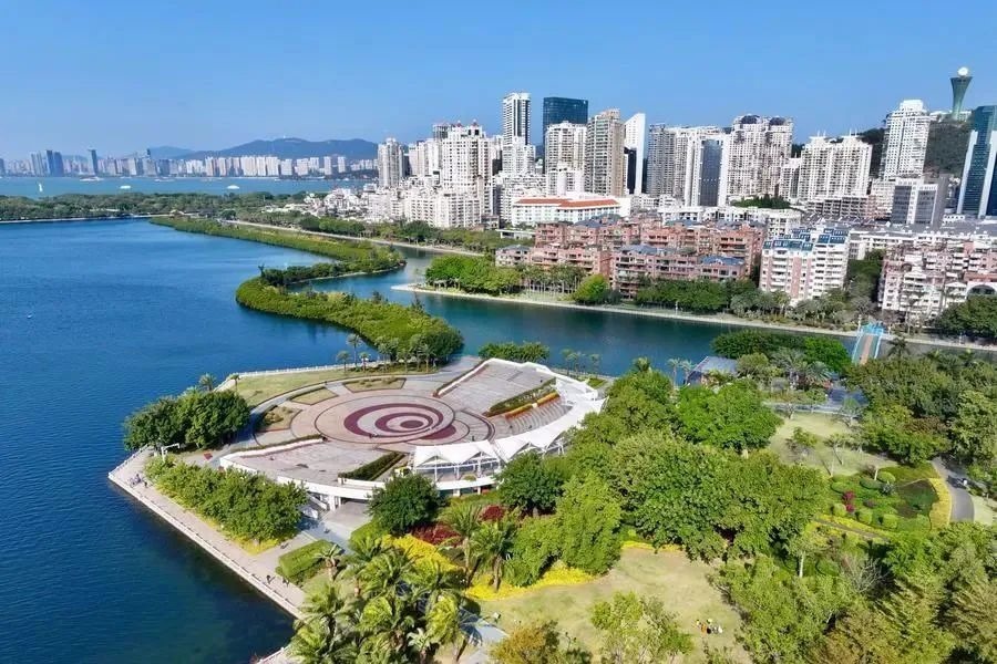 △1月24日，廈門筼筜湖白鷺洲公園及周邊城市景觀。