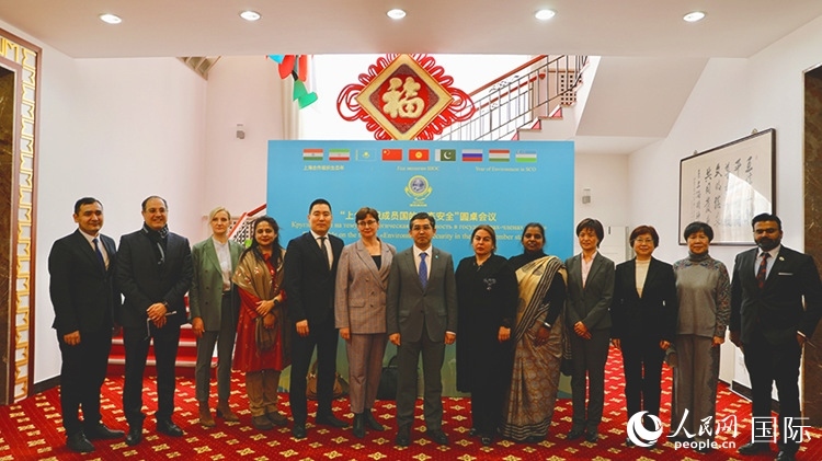 2月26日，“上海合作組織成員國生態(tài)安全”圓桌會(huì)議在北京舉行。 人民網(wǎng) 阿爾達(dá)克攝