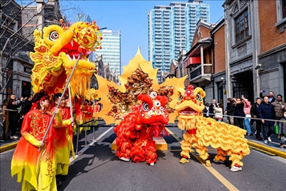 2024年2月10日，上海張園舉辦舞龍舞獅活動(dòng)，為市民和游客獻(xiàn)上一場(chǎng)視覺盛宴。