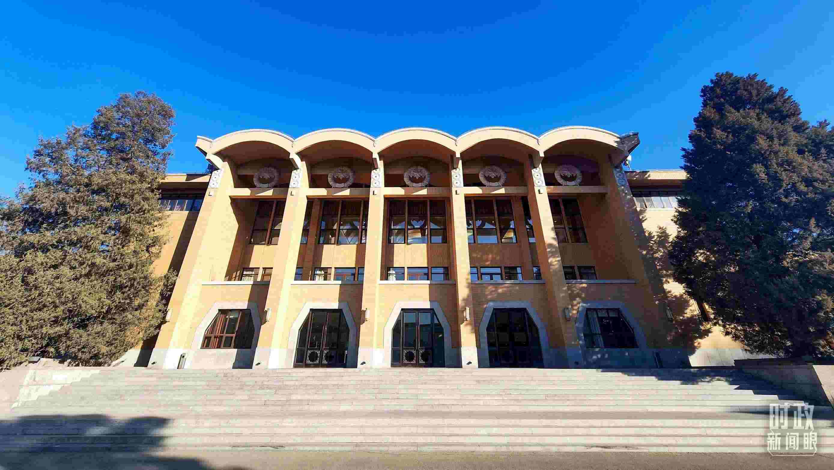 △2024年春季學期中央黨校（國家行政學院）中青年干部培訓班3月1日上午在中央黨校開班。（總臺央視記者劉琦拍攝）