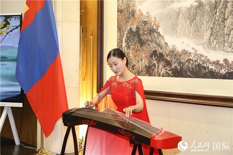 古箏表演。人民網(wǎng)記者 霍文攝